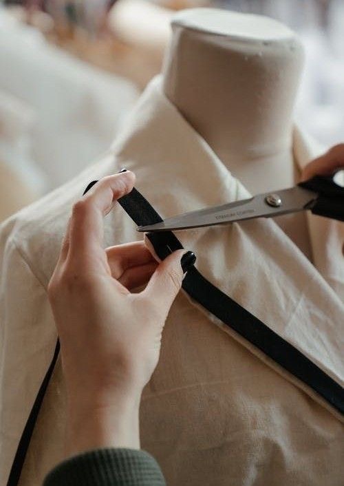 Artisanal drapery and technical fitting for premium woven womenswear at Tetramade.